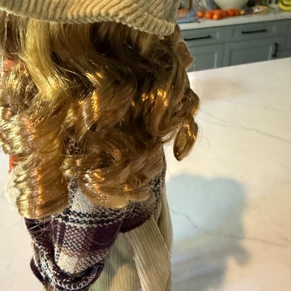 UniQue Brand Porcelain Doll - "Cindy" - New - Picture 8 of 11